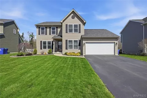 1442 Evergreen Dr, Lake View, NY 14085