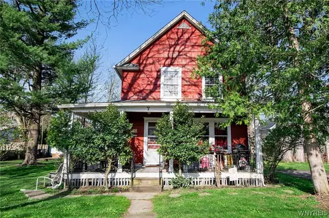 15 Mount View Pl, Lancaster, NY 14086