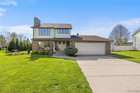 8954 Candlewood Ln, Clarence Center, NY 14032