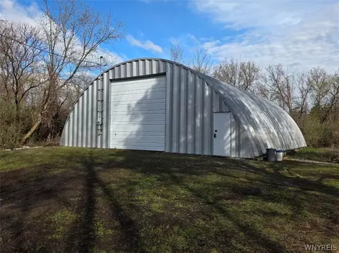 5461 Clinton St Rd, Stafford, NY 14143