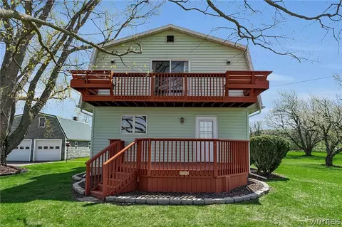 6850 Thwing Rd, Le Roy, NY 14482