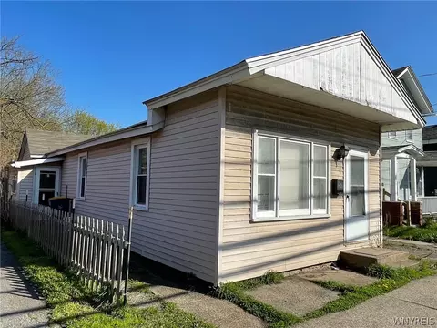 245 Clinton St, Lockport, NY 14094