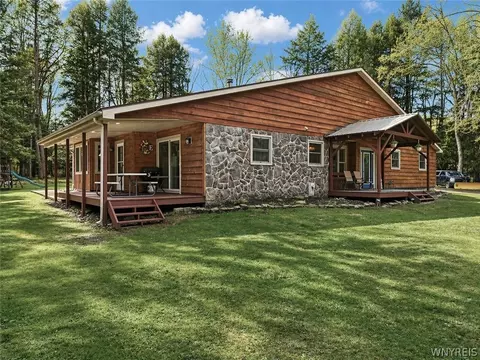 6921 Woodland Dr, Great Valley, NY 14741