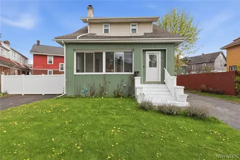 28 Mineral Springs Rd, Buffalo, NY 14210
