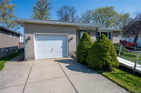170 Castlewood Dr, Cheektowaga, NY 14227