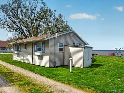 12571 Green Ln, Carlton, NY 14098