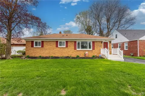 206 Treehaven Dr, Cheektowaga, NY 14215