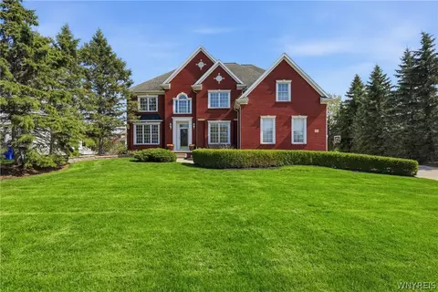 8780 Fairbrook Ct, East Amherst, NY 14051