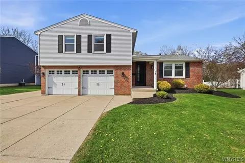 118 Treehaven Rd, West Seneca, NY 14224