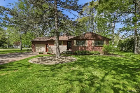 5056 Bronson Dr, Lewiston, NY 14092