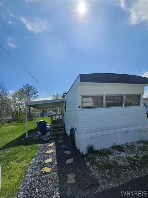 43 Rainbow Park, Ransomville, NY 14131
