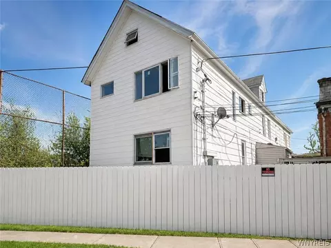 13 Peterson St, Buffalo, NY 14211