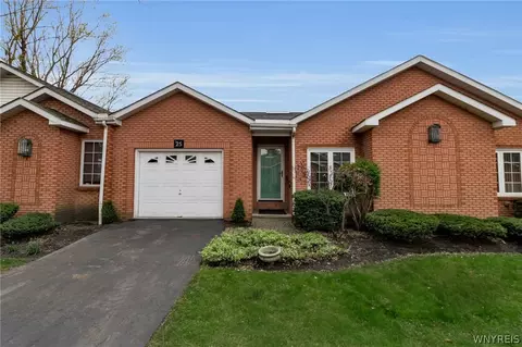 25 Woodpointe Run, Amherst, NY 14221