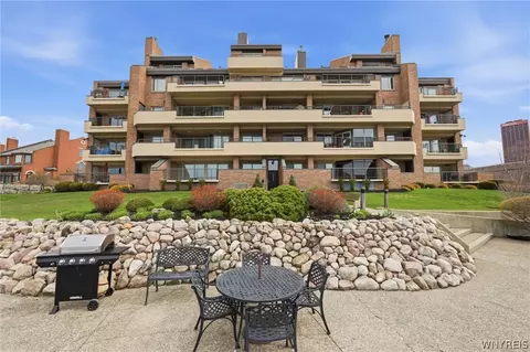 40 Waterfront Cir #406, Buffalo, NY 14202