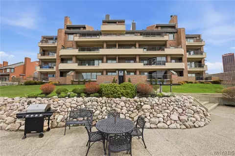 40 Waterfront Cir #406, Buffalo, NY 14202