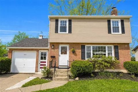226 Clearfield Dr, Amherst, NY 14221