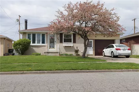 26 Caroline Ln, Depew, NY 14043