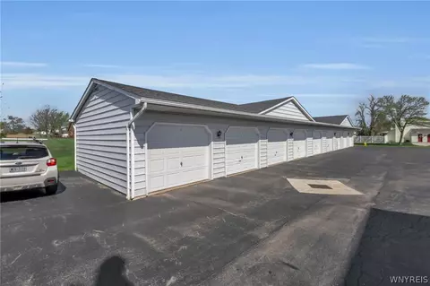 Exterior - 660 Youngs Rd #E, Amherst, NY 14221 photo 2 of 4