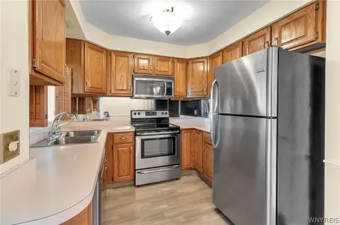 Kitchen - 660 Youngs Rd #E, Amherst, NY 14221 photo 3 of 4