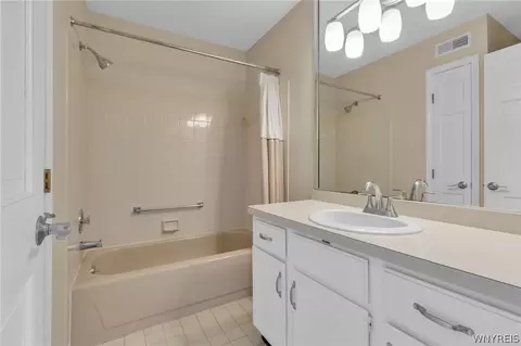 Bath - 660 Youngs Rd #E, Amherst, NY 14221 photo 1 of 6