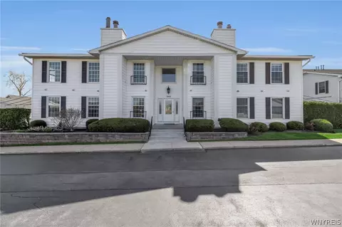 660 Youngs Rd #E, Amherst, NY 14221