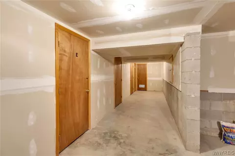 Entry Way - 660 Youngs Rd #E, Amherst, NY 14221 photo 4 of 5