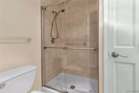 Bath - 660 Youngs Rd #E, Amherst, NY 14221 photo 5 of 6
