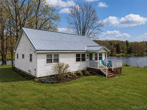 96 Linlyco Lake Rd, New Albion, NY 14719