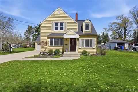 82 Allendale Rd, West Seneca, NY 14224