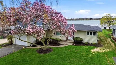 2484 River Rd, Wheatfield, NY 14304