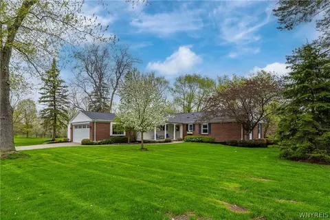 5 Knollwood Ln, Amherst, NY 14221