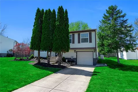 4246 Mistymeadow Ln, Hamburg, NY 14075