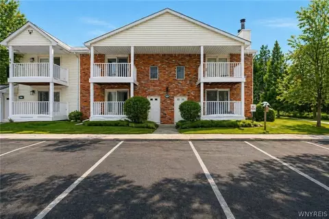 4623 Chestnut Ridge Rd #D, Amherst, NY 14228