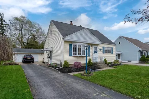 71 Canisius Ct, Depew, NY 14043