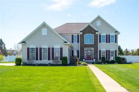 6900 Amanda Ln, Lockport, NY 14094