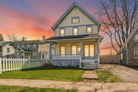 145 Chestnut St, Lockport, NY 14094