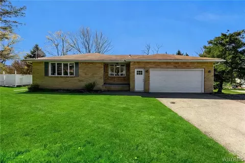 2616 Stony Point Rd, Grand Island, NY 14072