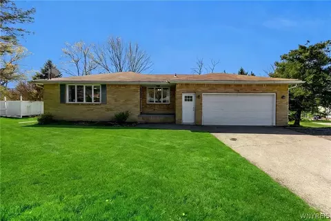 2616 Stony Point Rd, Grand Island, NY 14072