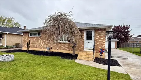 86 Diane Dr, Cheektowaga, NY 14225