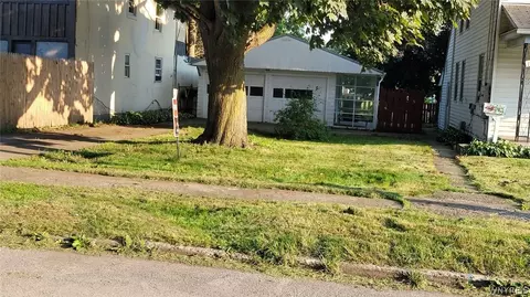 19 Gravel Pl, Lackawanna, NY 14218