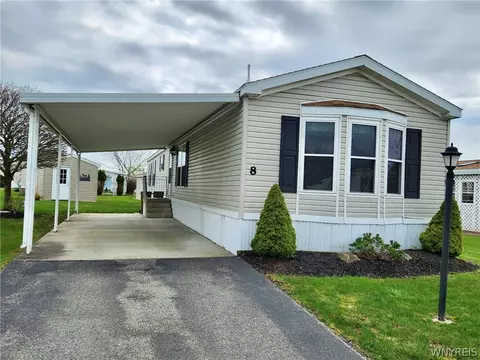 8 Lavender Ln, Cheektowaga, NY 14225