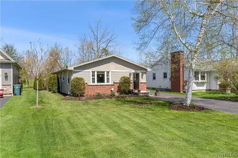 71 Sunset Dr, Wheatfield, NY 14304