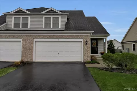 7 Cumberland St, Lancaster, NY 14086