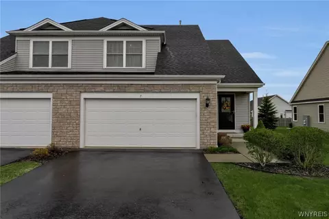 7 Cumberland St, Lancaster, NY 14086