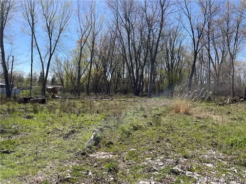 36 Brantwood Dr, West Seneca, NY 14224