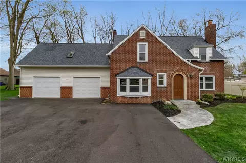 4695 Lake Shore Rd, Hamburg, NY 14075