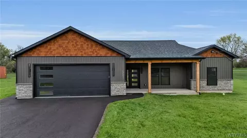 5597 Stone Rd, Lockport, NY 14094
