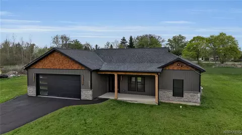 5597 Stone Rd, Lockport, NY 14094