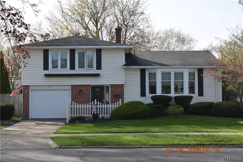828 Sun Valley Dr, North Tonawanda, NY 14120