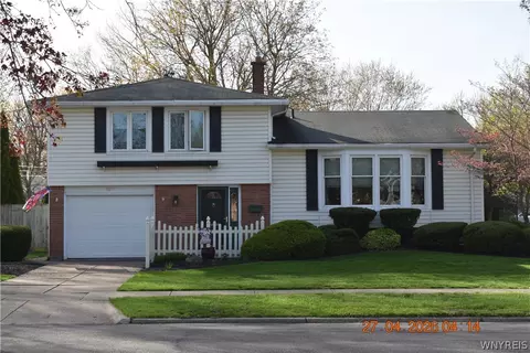 828 Sun Valley Dr, North Tonawanda, NY 14120
